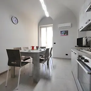 Hostdomus - Garibaldi Appartamento